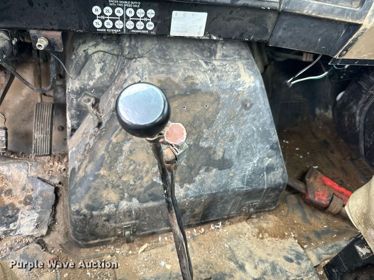 image for item NN9367 1990 International  4900 drilling rig truck