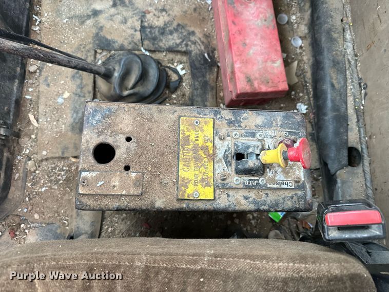 image for item NN9367 1990 International  4900 drilling rig truck