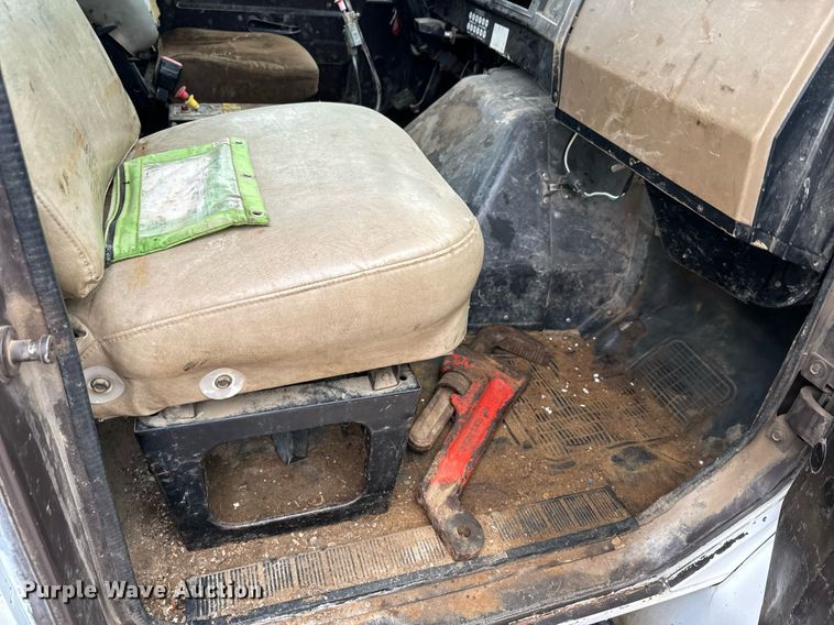 image for item NN9367 1990 International  4900 drilling rig truck