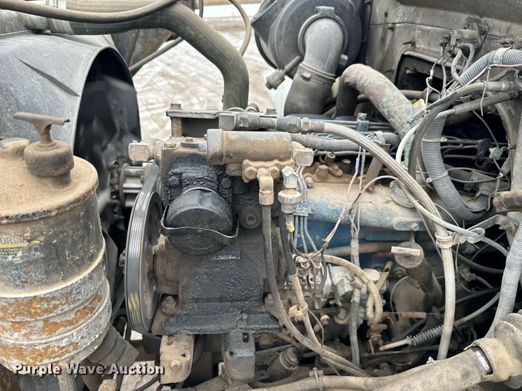 image for item NN9367 1990 International  4900 drilling rig truck