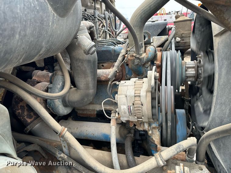 image for item NN9367 1990 International  4900 drilling rig truck