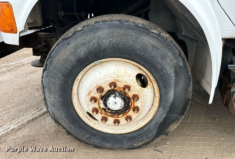 image for item NN9367 1990 International  4900 drilling rig truck