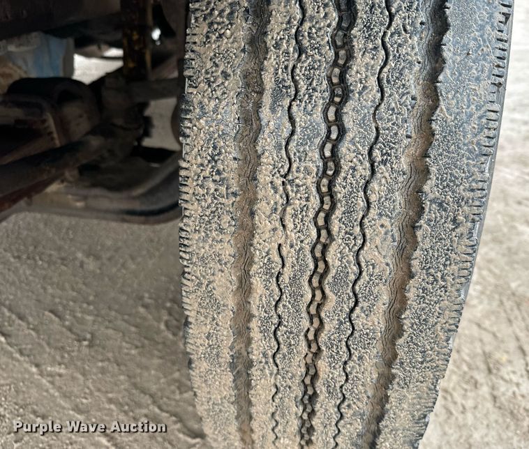 image for item NN9367 1990 International  4900 drilling rig truck