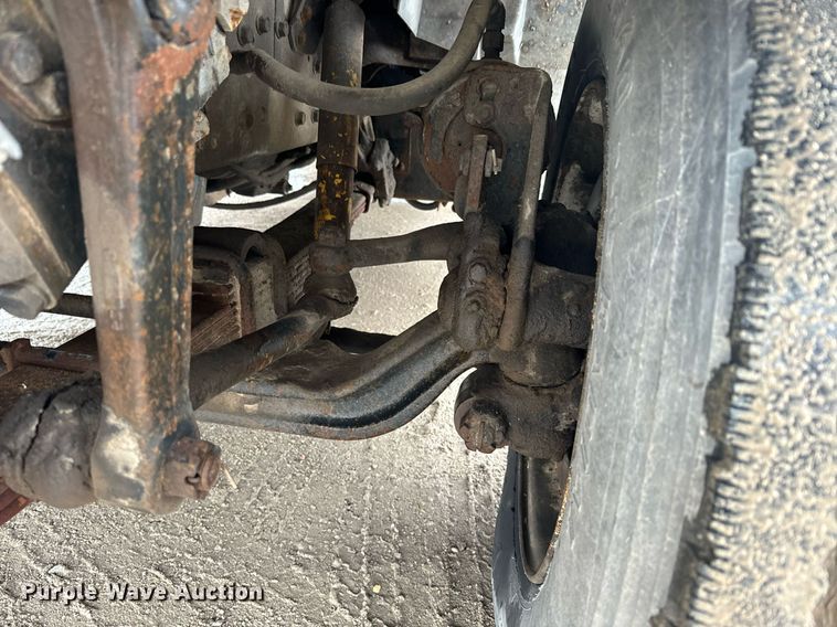 image for item NN9367 1990 International  4900 drilling rig truck