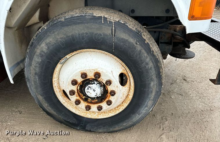 image for item NN9367 1990 International  4900 drilling rig truck