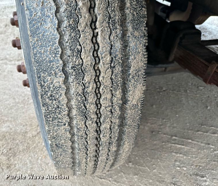 image for item NN9367 1990 International  4900 drilling rig truck