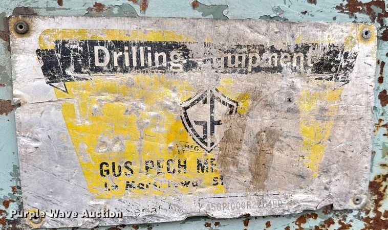 image for item NN9367 1990 International  4900 drilling rig truck