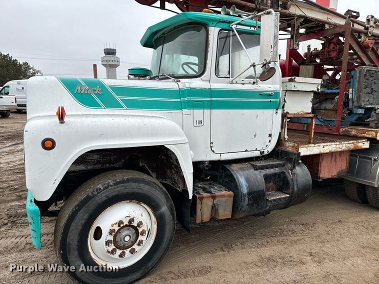 image for item NN9368 1979 Mack cable tool rig truck