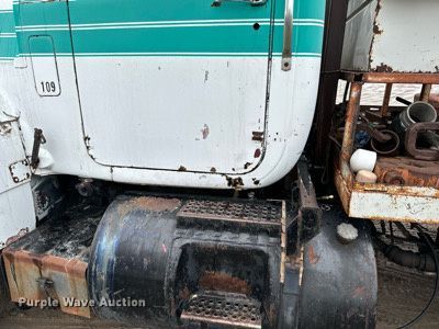 image for item NN9368 1979 Mack cable tool rig truck