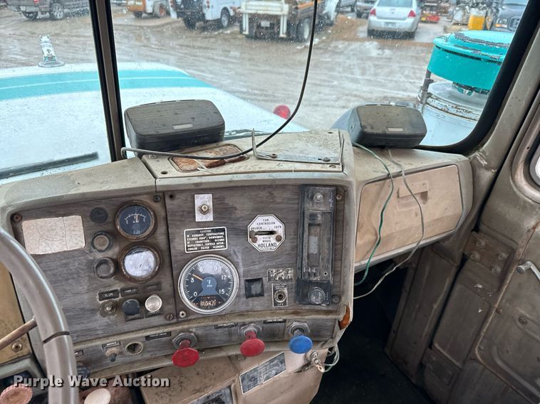 image for item NN9368 1979 Mack cable tool rig truck