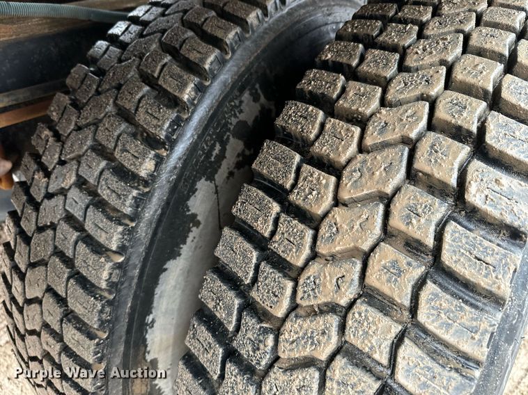 image for item NN9368 1979 Mack cable tool rig truck