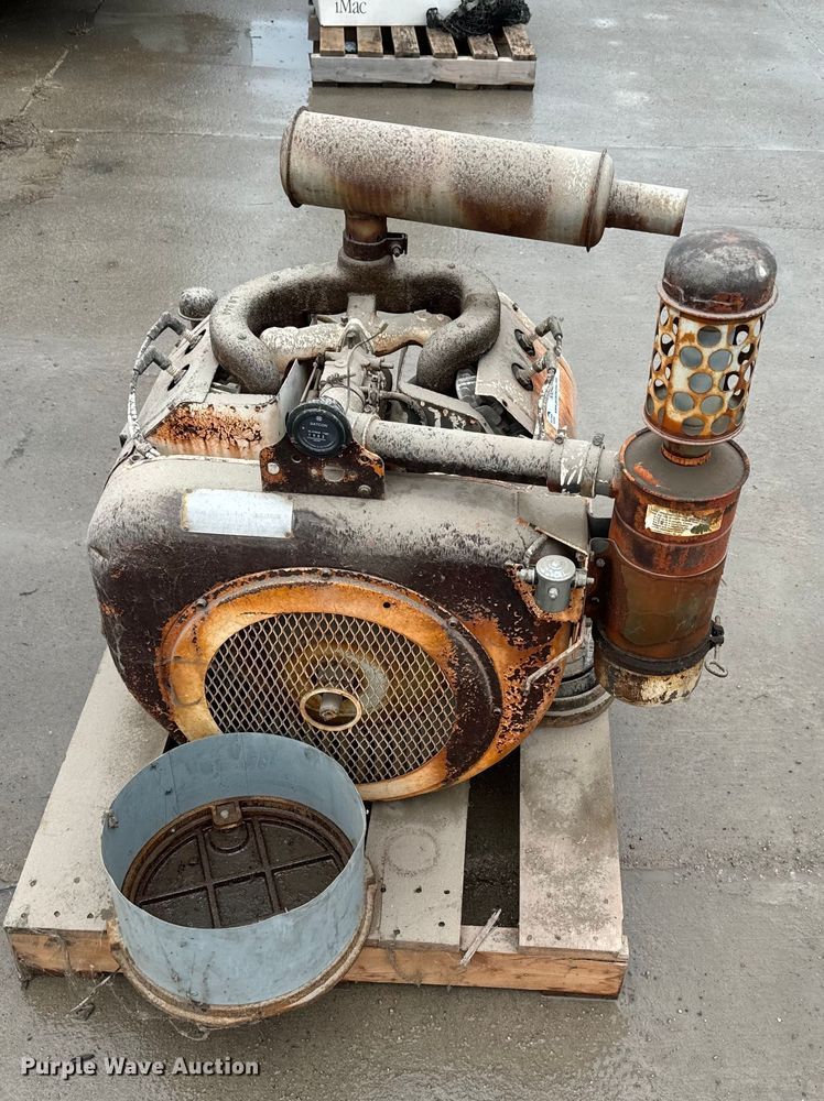 Wisconsin engine in Salina, KS | Item NN9407 for sale | Purple Wave