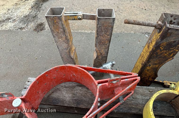 image for item NN9410 (2) pipe elevators