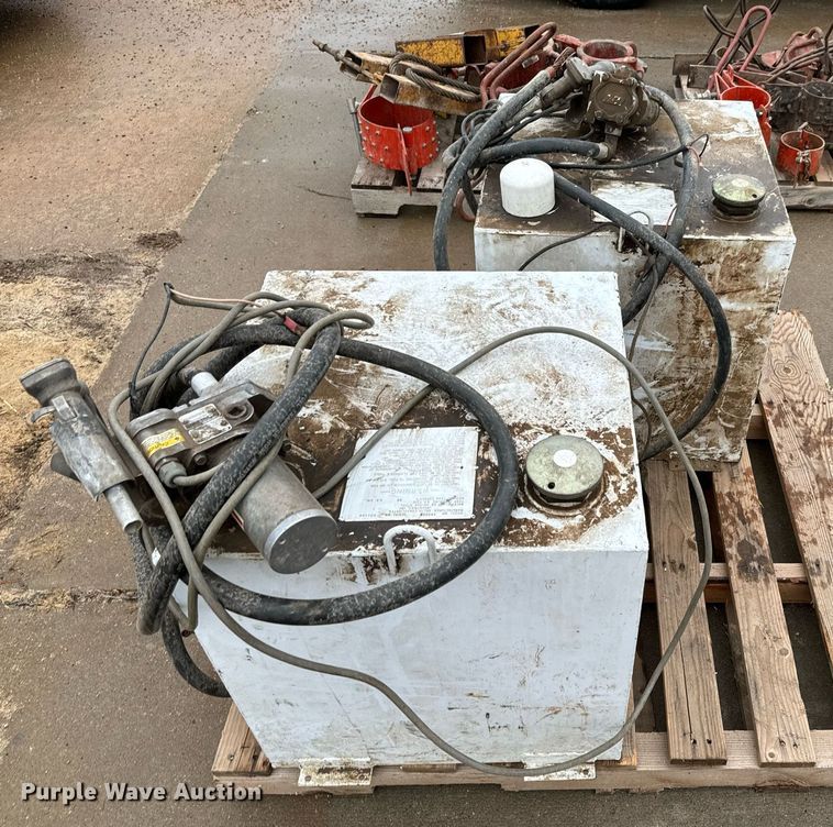 image for item NN9411 (2) 50 gallon auxiliary fuel tanks