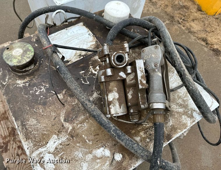 image for item NN9411 (2) 50 gallon auxiliary fuel tanks