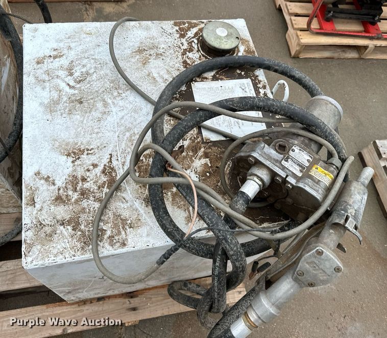 image for item NN9411 (2) 50 gallon auxiliary fuel tanks