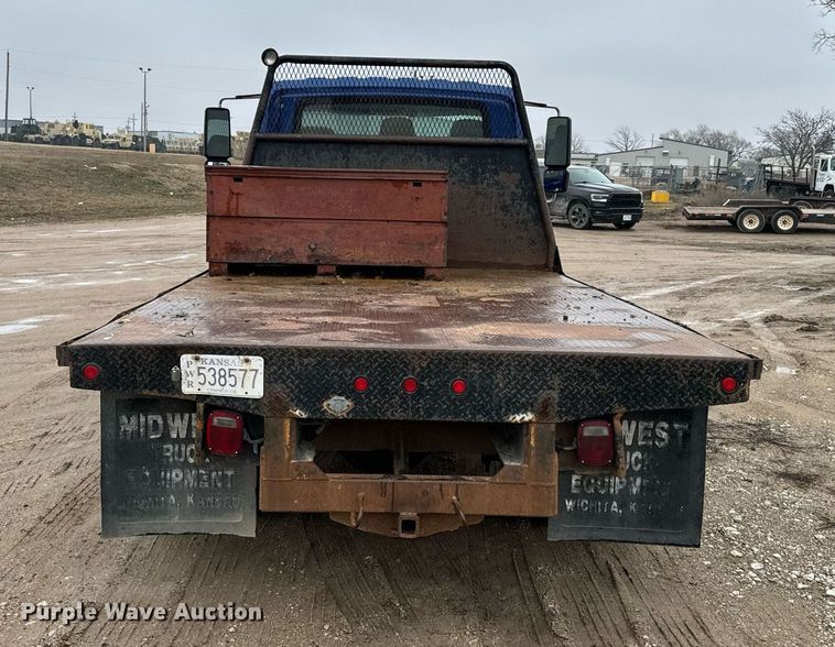 image for item NN9425 2004 International  4300 flatbed truck
