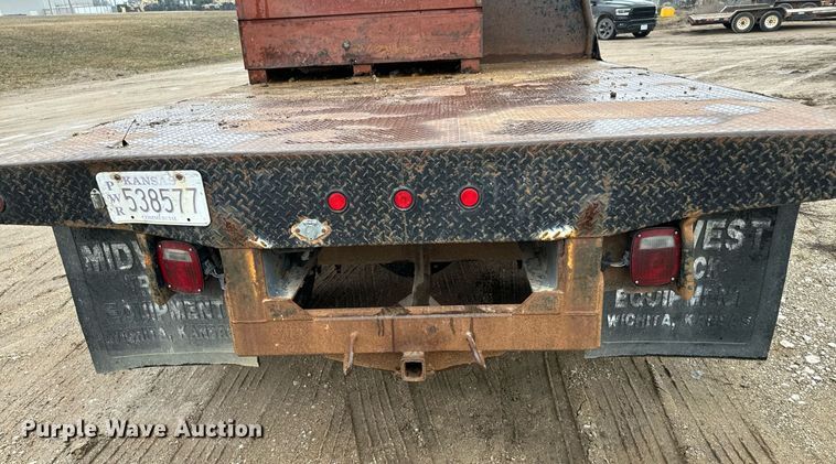 image for item NN9425 2004 International  4300 flatbed truck