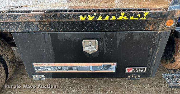 image for item NN9425 2004 International  4300 flatbed truck