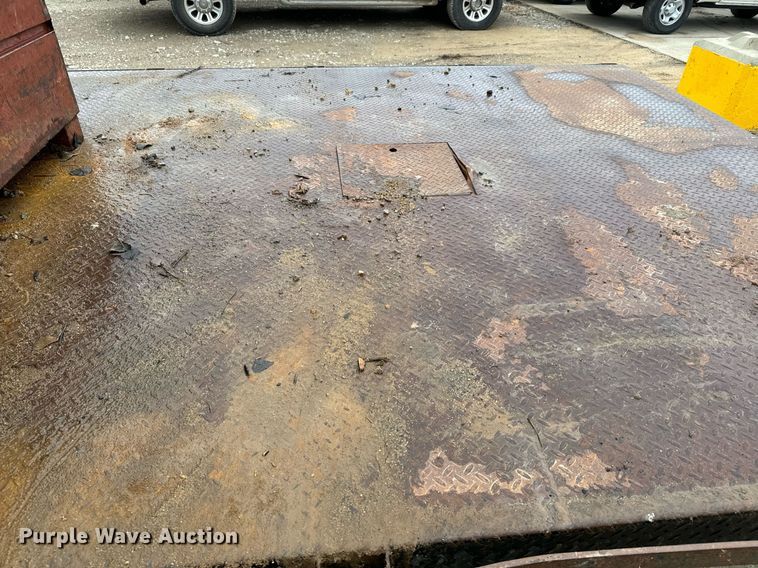 image for item NN9425 2004 International  4300 flatbed truck