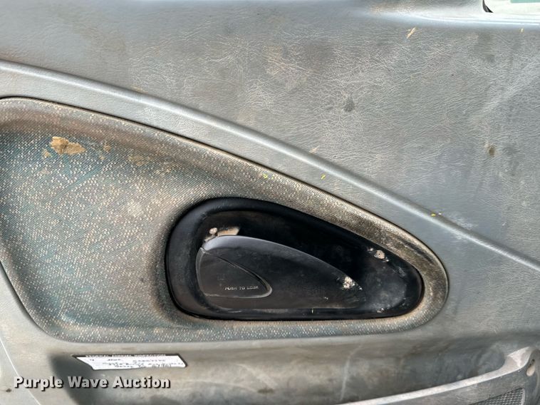 image for item NN9425 2004 International  4300 flatbed truck