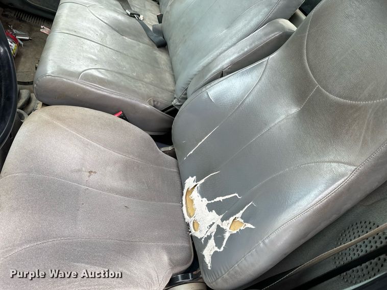 image for item NN9425 2004 International  4300 flatbed truck