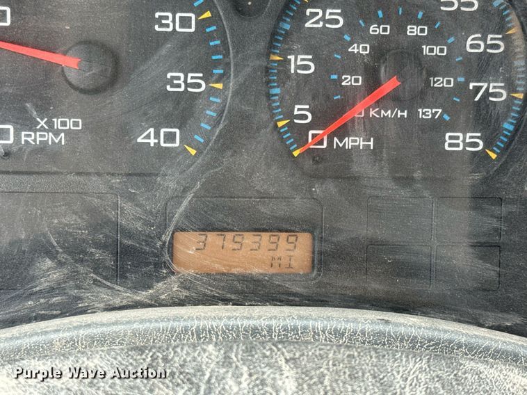 image for item NN9425 2004 International  4300 flatbed truck