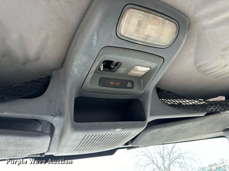 image for item NN9425 2004 International  4300 flatbed truck