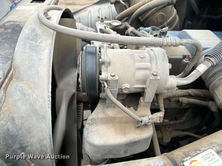 image for item NN9425 2004 International  4300 flatbed truck