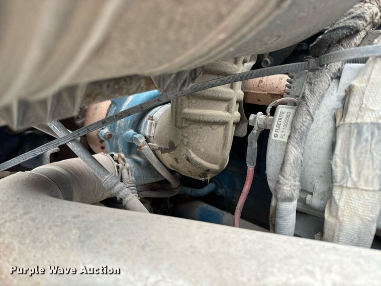 image for item NN9425 2004 International  4300 flatbed truck