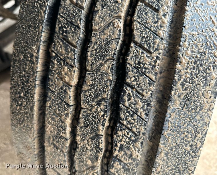 image for item NN9425 2004 International  4300 flatbed truck