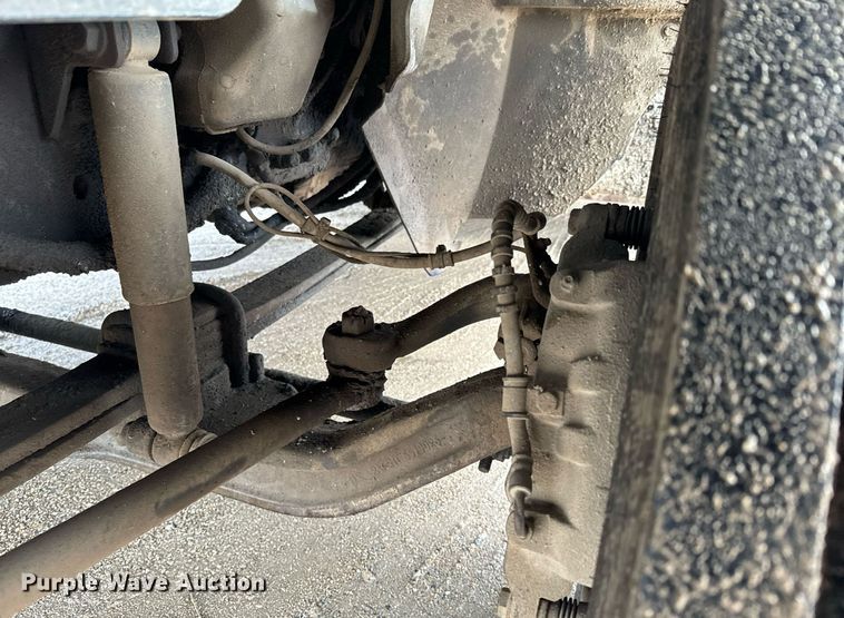 image for item NN9425 2004 International  4300 flatbed truck