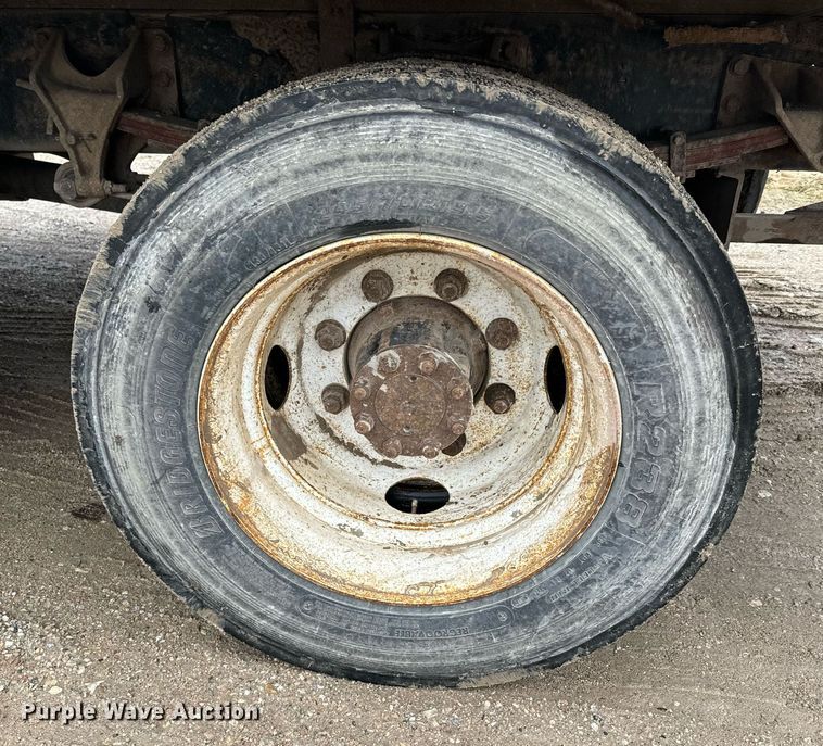 image for item NN9425 2004 International  4300 flatbed truck