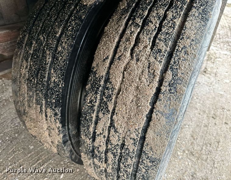 image for item NN9425 2004 International  4300 flatbed truck