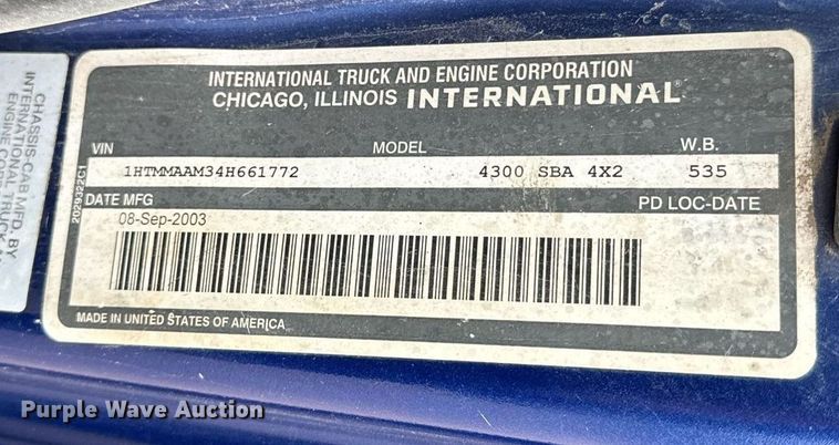 image for item NN9425 2004 International  4300 flatbed truck