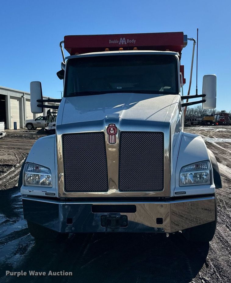 image for item NN9442 2016 Kenworth T880 dump truck