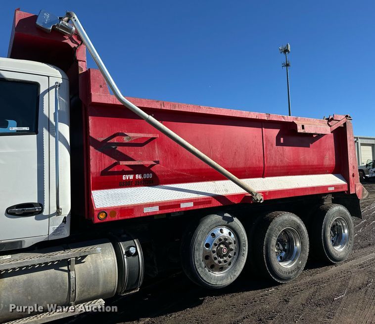 image for item NN9442 2016 Kenworth T880 dump truck