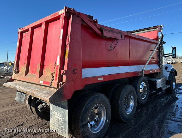 image for item NN9442 2016 Kenworth T880 dump truck
