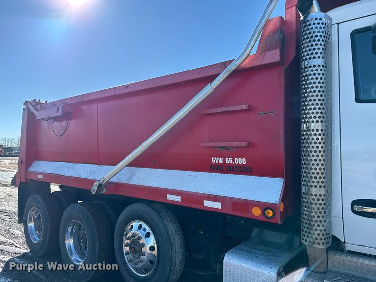 image for item NN9442 2016 Kenworth T880 dump truck