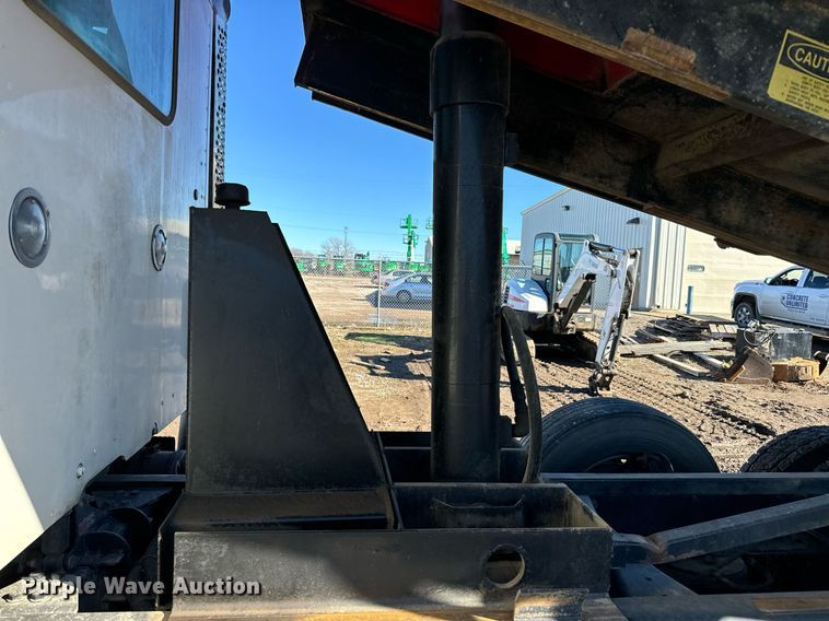 image for item NN9442 2016 Kenworth T880 dump truck