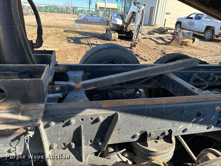 image for item NN9442 2016 Kenworth T880 dump truck