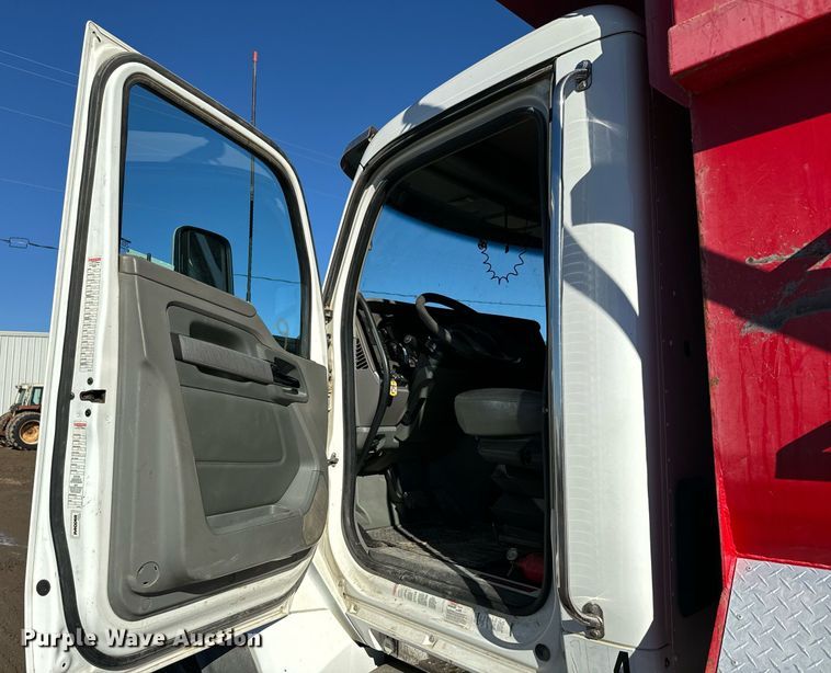 image for item NN9442 2016 Kenworth T880 dump truck