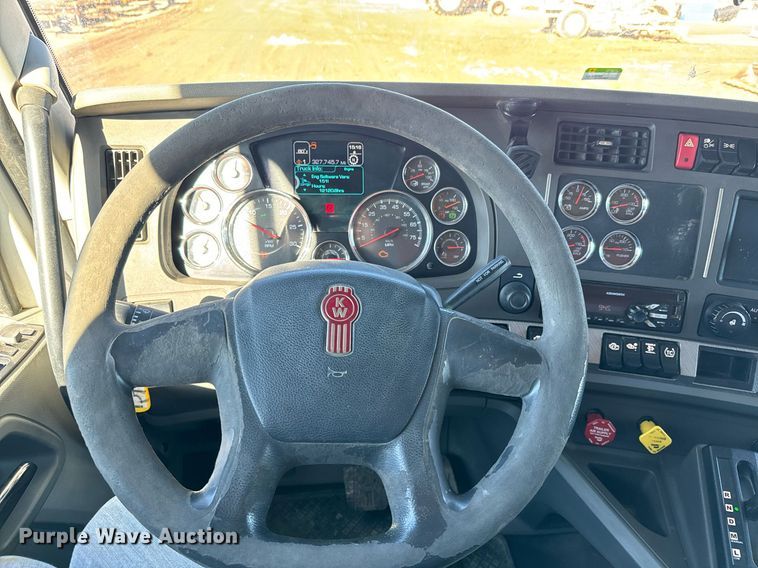 image for item NN9442 2016 Kenworth T880 dump truck