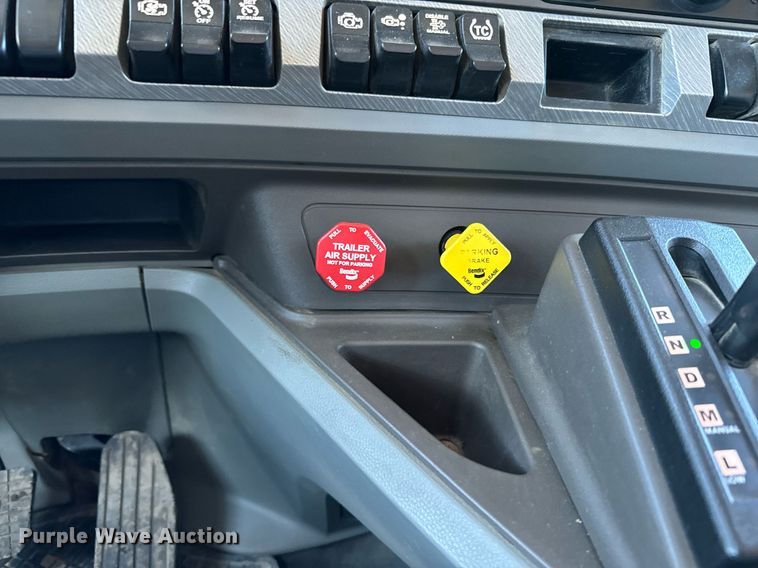 image for item NN9442 2016 Kenworth T880 dump truck