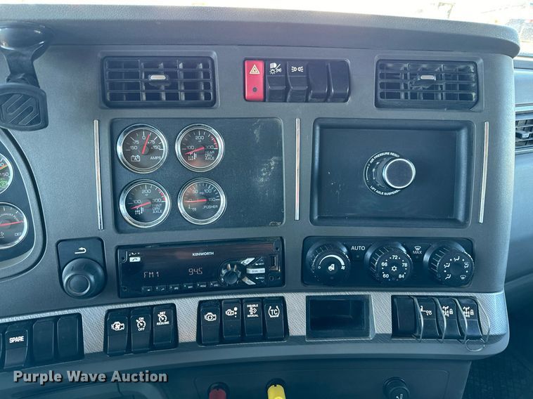 image for item NN9442 2016 Kenworth T880 dump truck