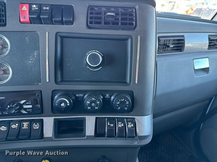 image for item NN9442 2016 Kenworth T880 dump truck