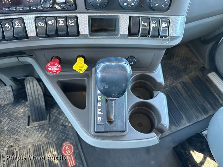 image for item NN9442 2016 Kenworth T880 dump truck