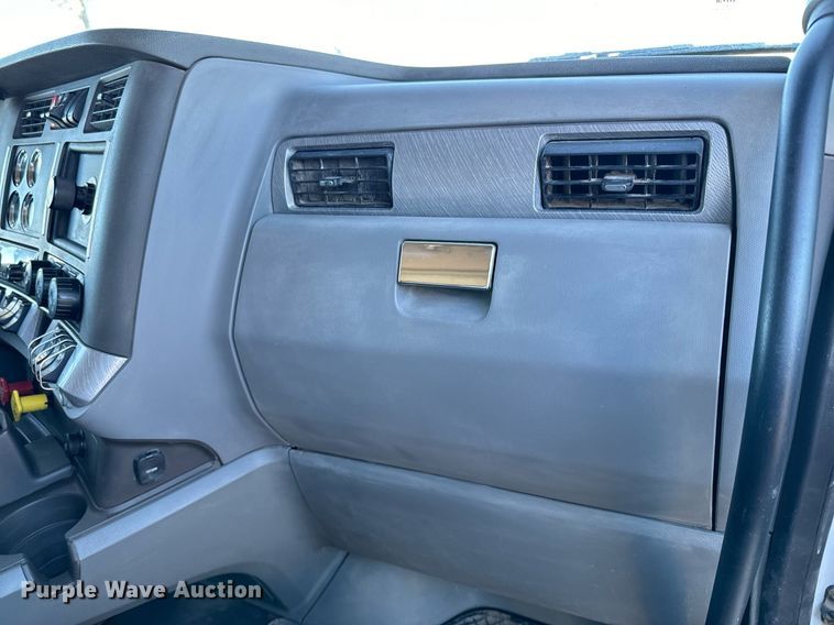 image for item NN9442 2016 Kenworth T880 dump truck