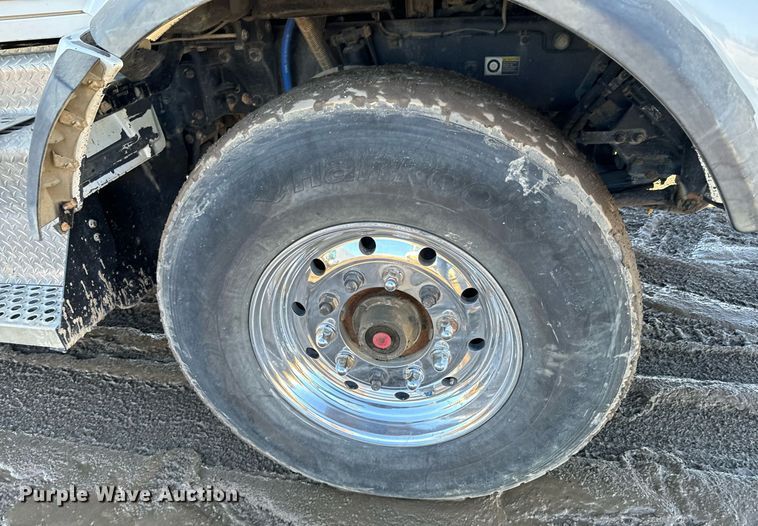 image for item NN9442 2016 Kenworth T880 dump truck