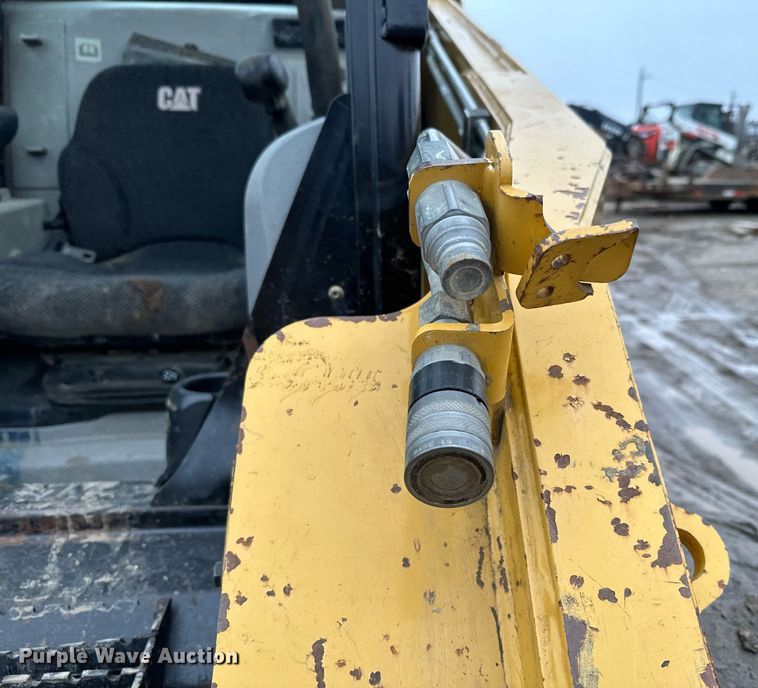 image for item NN9443 2013 Caterpillar  246C skid steer loader